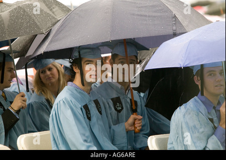 Klasse Tag unter dem Regen am Columbia College in New York City USA Mai 2006 Stockfoto