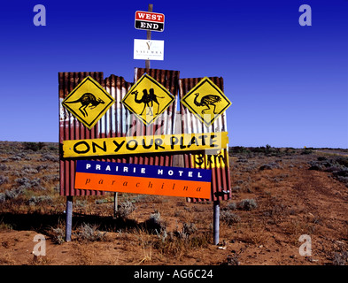 Raststätte Zeichen Werbung das Prairie Hotel heimisches Wild in der Nähe von Parachilna in South Australia Stockfoto