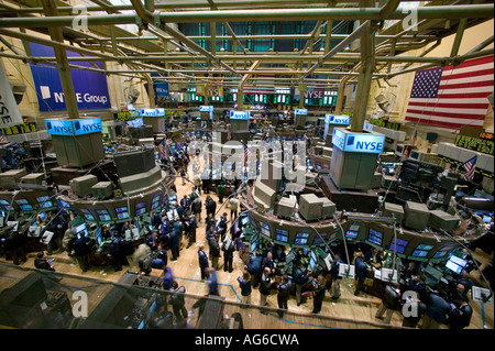 Weitwinkelaufnahme des Hauptraumes Handel an der NYSE in New York City USA Juli 2006 Stockfoto