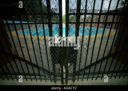 Tür, ein öffentliches Schwimmbad in New York City USA Juli 2006 abgeschlossen Stockfoto