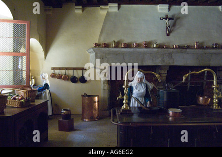 Küche-Tableau mit Nonnen gekleidet in Gewohnheit, Hospices de Beaune, Hotel-Dieu, Burgund, Frankreich Stockfoto