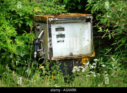 EINE STILLGELEGTE BENZIN PUMPE UK Stockfoto