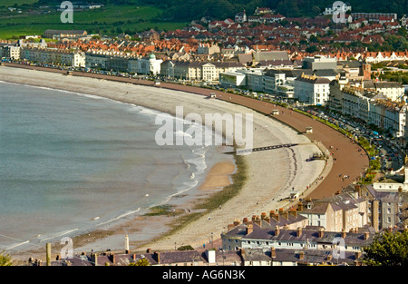 Die majestätischen Sweep der Hauptbucht und Promenade von Llandudno in Clwyd Nord-Wales. Stockfoto
