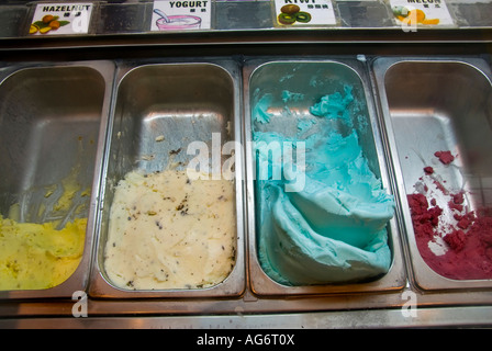 Peking CHINA, Nahansicht, Display, „Peking Zoo“ verschiedene Geschmacksrichtungen „Chinesisches Eis“ Display in „Lebensmittelfarbe » blau, ultra-verarbeitete Lebensmittel Stockfoto