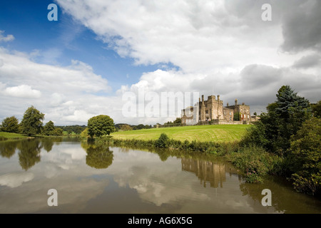 UK Yorkshire Nidderdale Ripley Castle aus über den See Stockfoto