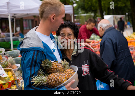 Walthamstow Straße Markt Kreditoren und Debitoren, London Stockfoto