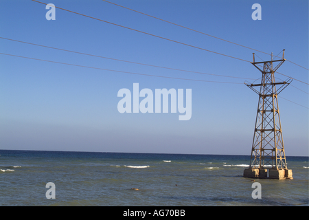 Ägypten Rotes Meer Quoseir Dorf elektrischen ein Pylon im Meer Stockfoto