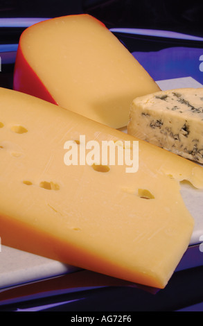 Nahaufnahme von Stilton Gouda Edam Käse Stockfoto