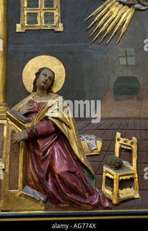 Relief Detailbild des knienden religiöse Figur im Inneren des St. Marys Basilica Kirche Rynek Glowny quadratische Krakau Polen Stockfoto