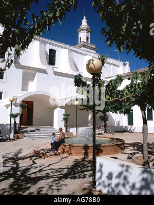 Die weißen gotische Kirche in San Luis Stockfoto