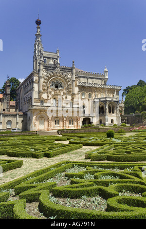 Portugal, Stadtteil Beira Litoral, in der Nähe von Coimbra, Bucaco Palast, heute ein Hotel, In den formalen Gärten Stockfoto