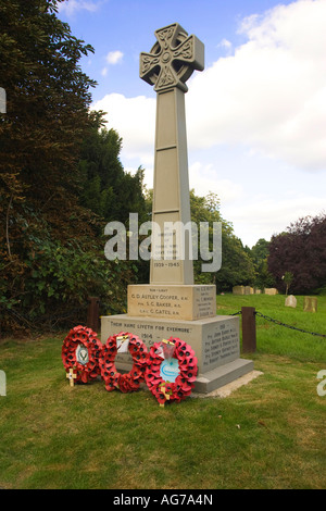 Kriegerdenkmal in St. Peters Church in Thurston, Suffolk, UK 2007 Stockfoto