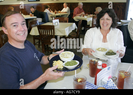 Alabama Madison County, Huntsville, Blue Plate Cafe, Essen, Paar, Erwachsene, Abendessen, Besucher reisen reisen touristischer Tourismus Wahrzeichen Cu Stockfoto
