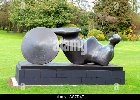 Henry Moore Foundation, Perry Green, Metall Bronze-Skulptur des Goslarer Krieger absolvierte 1973 / 74 Stockfoto