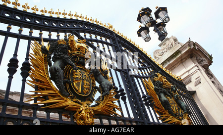 Dekorative Tore des Buckingham Palace, London England, UK. Stockfoto