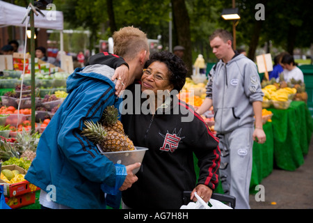 Walthamstow Straße Markt Kreditoren und Debitoren, London Stockfoto