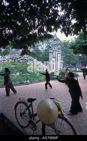 Vietnam Hanoi Frauen Tai chi Stockfoto