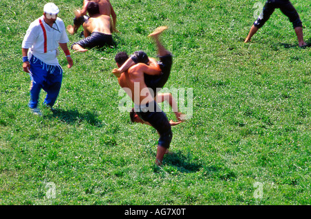Türkische Männer Ringen in Kirkpinar Öl-wrestling Festival in Edirne ...