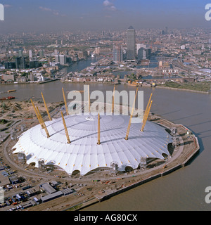 Luftaufnahme der Millennium Dome Struktur mit Masten und Dach Structuure im Ort. Stockfoto