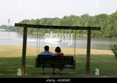 Alabama Marengo County, Demopolis, Tombigbee River Wassercampingplatz, Schaukel, Paar, Erwachsene, Erwachsene, Boot, Besucher reisen Reise touristischer Tourismus landma Stockfoto