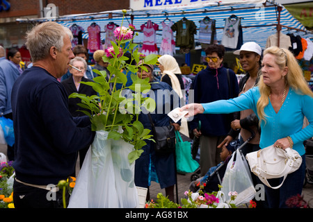 Walthamstow Straße Markt Kreditoren und Debitoren, London Stockfoto