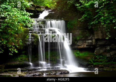 Kessel fällt in West Burton eine Dorf in den Yorkshire Dales North Yorkshire England. Stockfoto