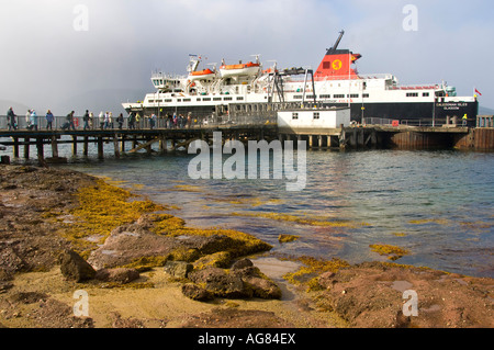 Fluggästen die Caledonian Macbrayne Fähre den Neukaledonischen Inseln Brodick der Isle of Arran abfährt Stockfoto