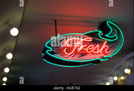 Frischer Fisch Leuchtreklame bei Pike Place Market in Seattle WA Stockfoto