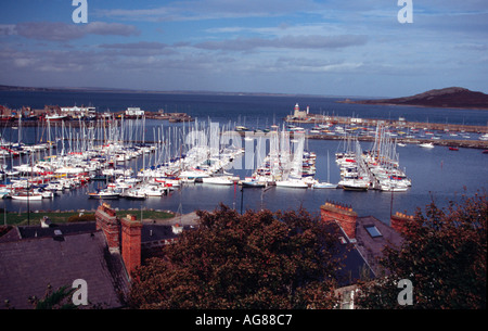 Yachten ankern in Howth Marina County Dublin Irland Stockfoto