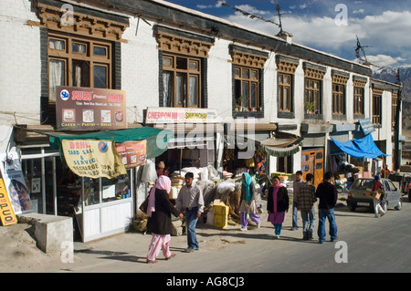 Straßenbild im Bereich Bazar von Leh, Industal, Ladakh, Jammu und Kaschmir, Indien Stockfoto