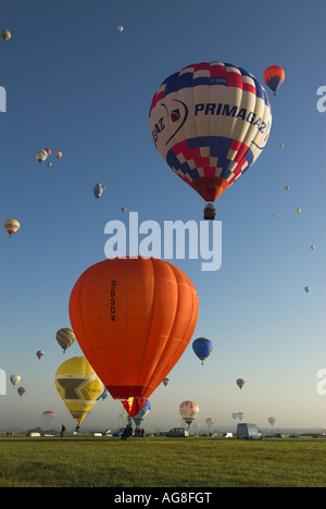 Masse abheben bei der Lorraine Luft Mondial 2007, das größte Bolloon-Festival der Welt, Frankreich, Lothringen, Chambley-Bussires Stockfoto