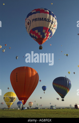 Masse abheben bei der Lorraine Luft Mondial 2007, das größte Bolloon-Festival der Welt, Frankreich, Lothringen, Chambley-Bussires Stockfoto