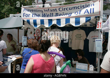 Ann Arbor Michigan, Liberty Street, Kunstmessen, gemeinnützige Straße, Stand zur Verhinderung von Kinderbeschneidungen, Informationen, MI070721094 Stockfoto