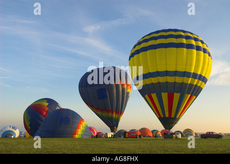 Vorbereitungen der Masse abheben. Das größte Bolloon-Festival der Welt, Frankreich, Lothringen, Chambley Lothringen Luft Mondial 2007 Stockfoto