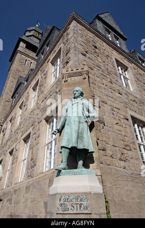 Rathaus mit der Statue der Freiherr von Stein, Deutschland, Nordrhein-Westfalen, Ruhrgebiet, Wetter/Ruhr Stockfoto