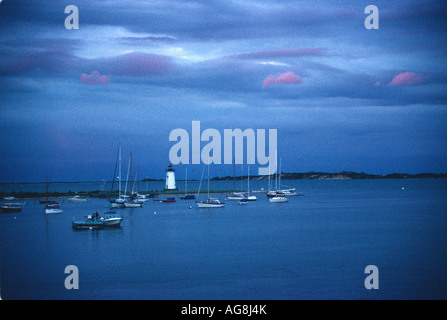Licht und Edgartown Hafen Leuchtturm nach Weitergabe Sturm Stockfoto
