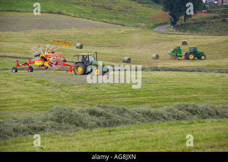 Heuernte am Ende des Sommers in Auvergne Frankreich Stockfoto