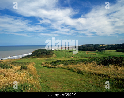 Hügelige Golfplatz auf The North Norfolk Küste auf den Klippen über dem Meer zwischen Cromer und Overstrand Stockfoto