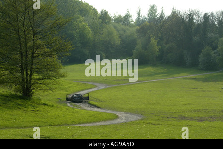 Gestohlenes Auto verlassen auf dem Lande ausgebrannt Stockfoto