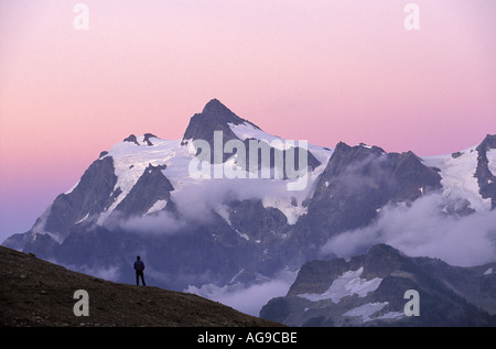 Wanderer am Grat unterhalb Mt Shuksan bei Sonnenuntergang North-Cascades-Washington Stockfoto