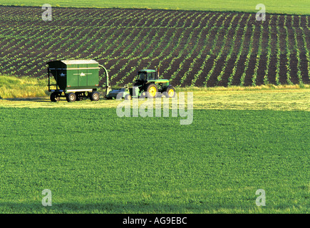 Traktor auf Ebeys Prairie Ebeys Landung historischen Nationalreservat Coupeville Whidbey Island Washington Stockfoto