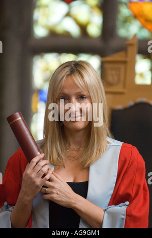 JK Rowling, erhalten die ehrenamtlichen Grad der Arzt von Gesetz (LLD) an der University of Aberdeen, Schottland, Juli 2006. Stockfoto