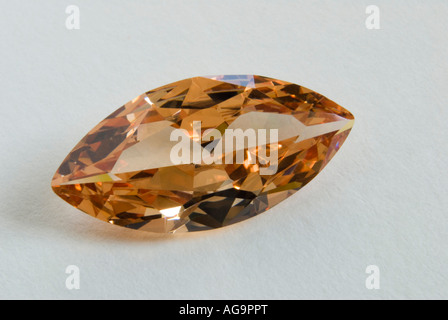 Marquise Schnitt Champagner Diamant (Labor erstellt Cubic Zirkonia) Stockfoto