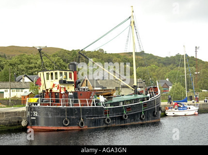 Restaurierte Kugelfisch VIC 32 vertäut im Caledonian Canal Corpach Becken in der Nähe von Fort William gerade zurückgekehrt von einer Kreuzfahrt Stockfoto