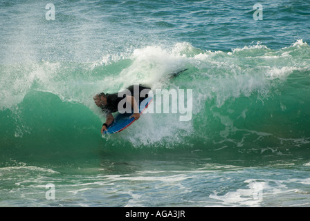 Surfer bei Portreath, Cornwall, England Stockfoto