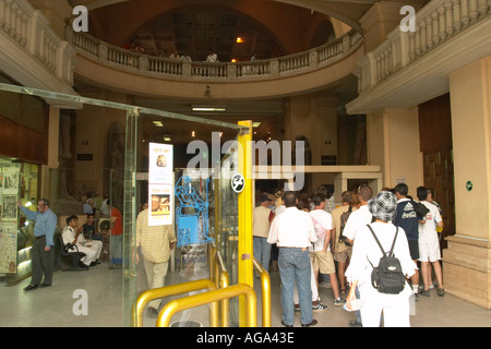 Der Eingang zum ägyptischen Museum in Kairo Stockfoto