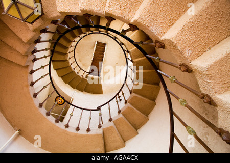 Scottys Schloss, Death Valley, Kalifornien, in einer der wichtigsten Türme nachschlagen. Stockfoto