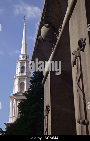 Park Street Church und Stein gewölbten Eingang zum Old Granary Burying Ground auf Tremont Street Boston MA Stockfoto