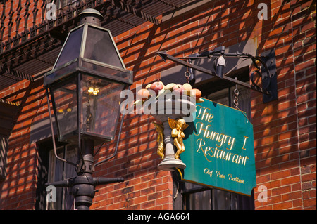 Einzigartige Anzeichen auf dem Beacon Hill zeigen grafisch Art des Geschäfts ein Restaurant Boston MA Stockfoto