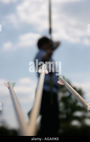 Ein guter Schütze zielt auf ein Ziel Stockfoto